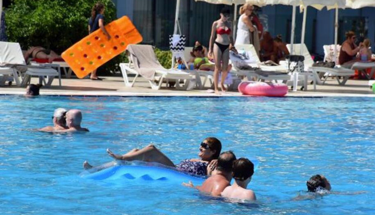 Yaz geldi havuz sezonu açıldı. Uzmanından dikkat çeken havuz uyarıları