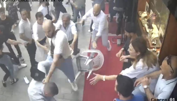 Laleli Meydan Muharebesi. 50 kişi birbirine girdi