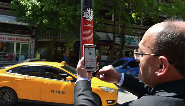 Mansur Yavaş duyurdu. Ankara'da sokak tabelalarında Qr kod dönemi
