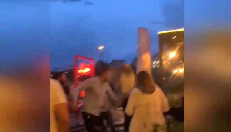 AKP'li ismin eşi ve adamları küçük çocukları tekme tokat dövdü. Atatürk için “Olmasaydı da olurduk” demişti