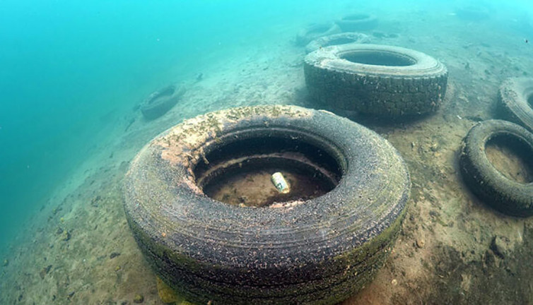 Üstü tarih altı çöplük! Dipten çıkanları görenler hayrete düştü...