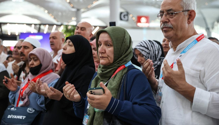 İstanbul Havalimanı'ndan ilk hac kafilesi uğurlandı