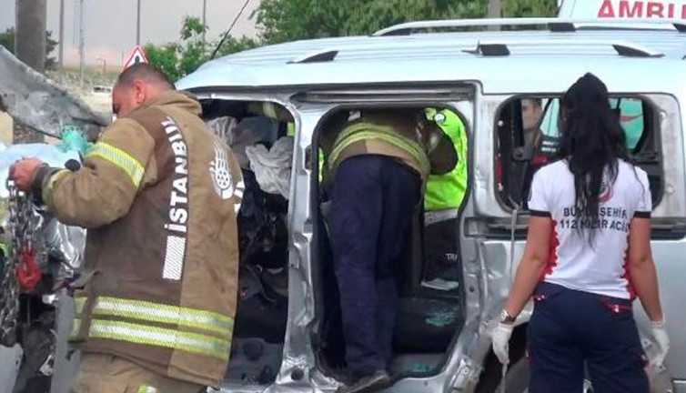 Silivri’de bariyerlere çarpan aracın sürücüsü öldü