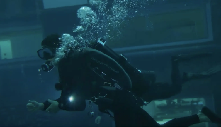 Türk Youtuber dünyanın en derin havuzunda. Vurgun yeme ihtimali çok yüksek