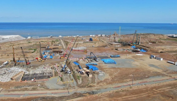 Trabzon Şehir Hastanesi inşaatı durduğu iddia edildi. Prof. Dr. Osman Bektaş “bu son şans” diye uyardı