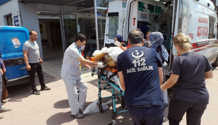 Bir kadın menfeze girdi kendini ateşe verdi