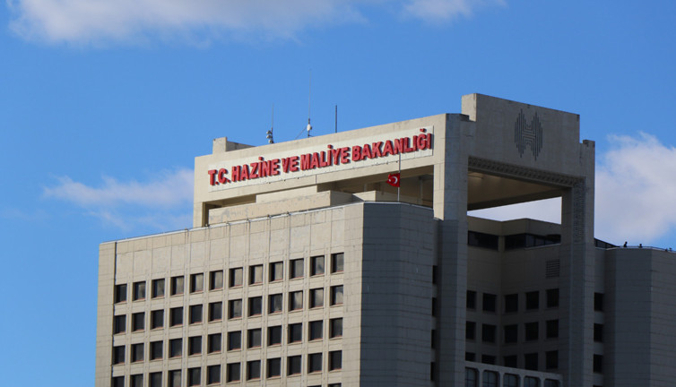 İktidarın önlem diye açıkladığı yeni paketi ekonomistler topa tuttu. İşte tepkiler