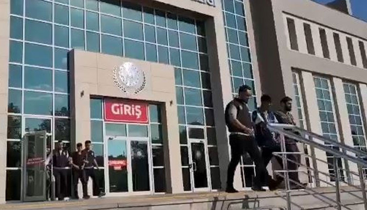 Bangladeşli vatandaşı gasp eden 3 kişi tutuklandı