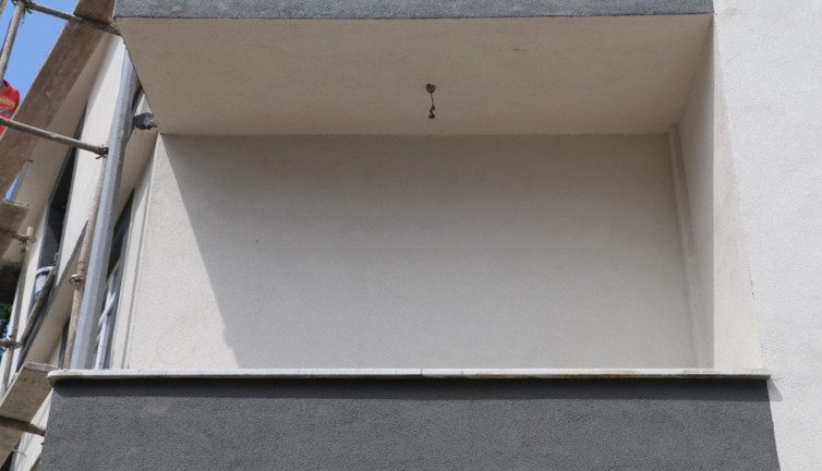 Rize'de fıkralara konu olacak apartman dairesi. Görenler donup kalıyor