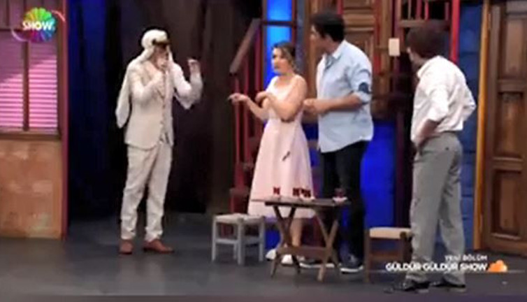 Güldür Güldür’den iktidarı kızdıracak skeç. Katarlı bir anda Bakırköylü oluverdi