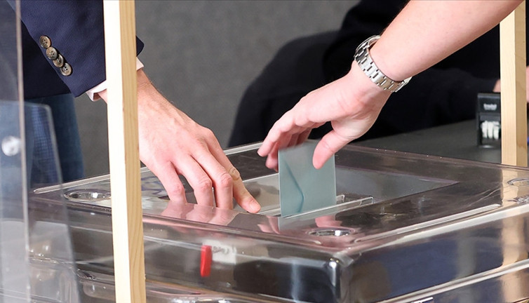 Fransa'da genel seçim: Milletvekili adayı olan 15 bakan ikinci turda yarışacak