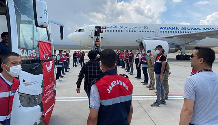 Afgan 1237 kaçak göçmen daha ülkesine gönderildi