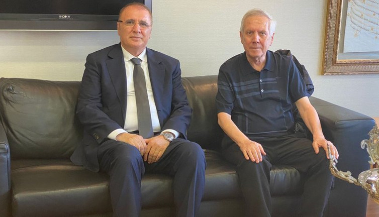 Aziz Yıldırım ortaya çıktı, görüntüsüyle şaşırttı