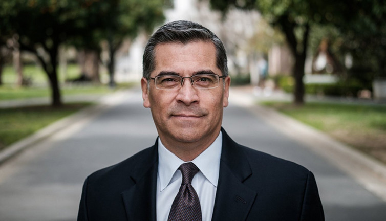 ABD Sağlık Bakanı Xavier Becerra Koronavirüs'e yakalandı