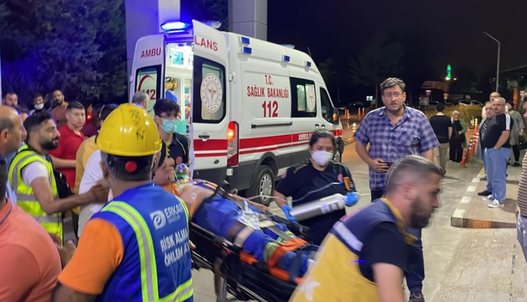 Gemide çalışan işçi 5 metreden ambara düştü