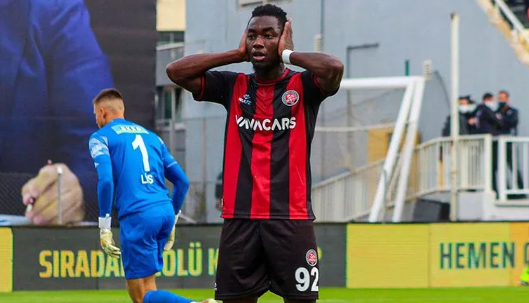 Evli kadınla yakalanan Süper Lig oyuncusu kızgın eş tarafından bıçaklandı