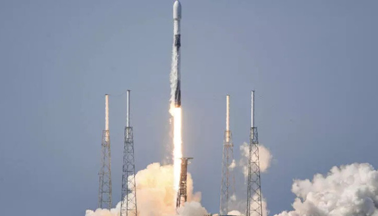 SpaceX, Kaliforniya’dan Alman keşif uydusunu fırlattı