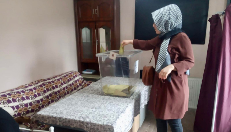 Köylüler kendi kaderlerini kendileri belirlediler 550 nüfuslu köyde referanduma gidildi