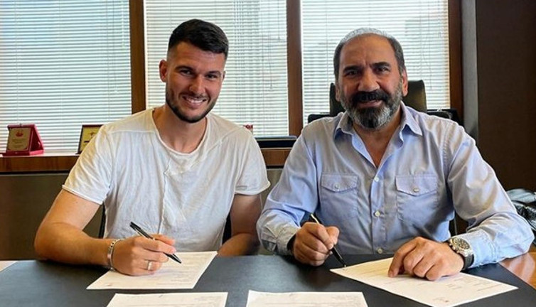 1 yıl sonra yeniden. Sivasspor Robin Yalçın'la sözleşme imzaladı