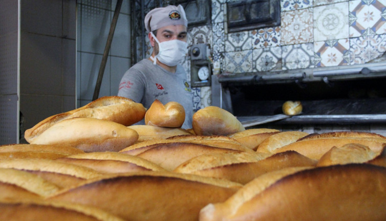 Ekmek İstanbul'da da 5 lira oldu. Lafla peynir gemisi yürümüyor