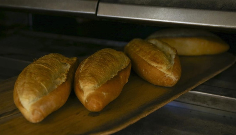 Fırıncılar Federasyonu ile İstanbul Fırıncılar Odası'ndan iki farklı açıklama. Ekmeğe zam gelecek mi.