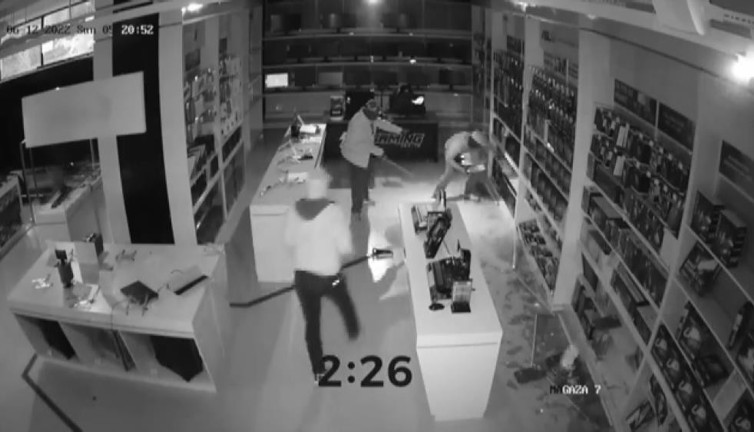 3 dakikada 3 milyonluk soygun