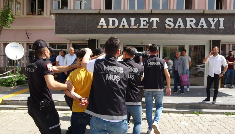 Şifreyi çözen polisten şafak baskını