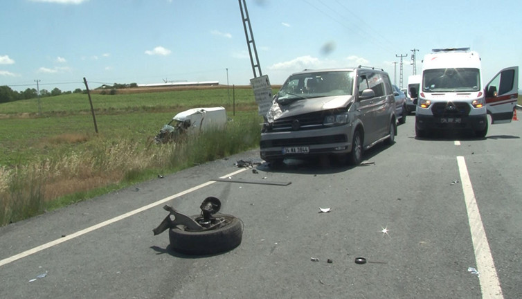 Arnavutköy’de feci kaza: 1’i ağır 5 yaralı