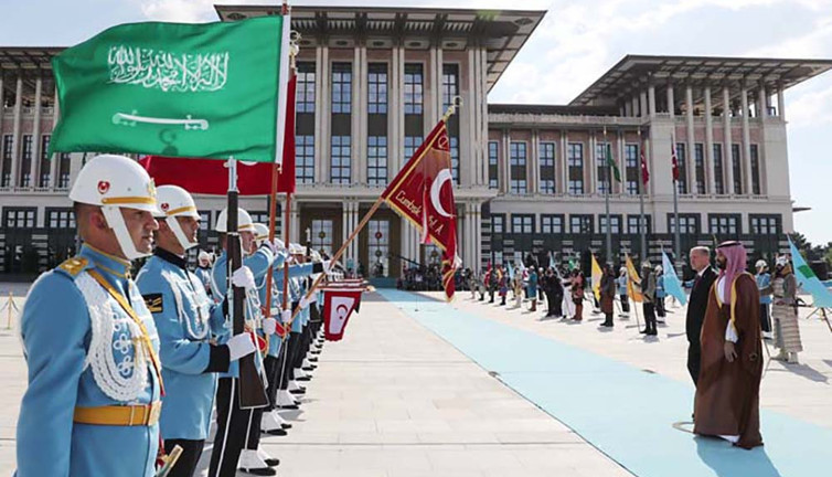 Prens Selman'a askerlerin neden sağ ol demediği ortaya çıktı. Tüm devlet başkanları askerlere merhaba derken Selman bakın ne dedi