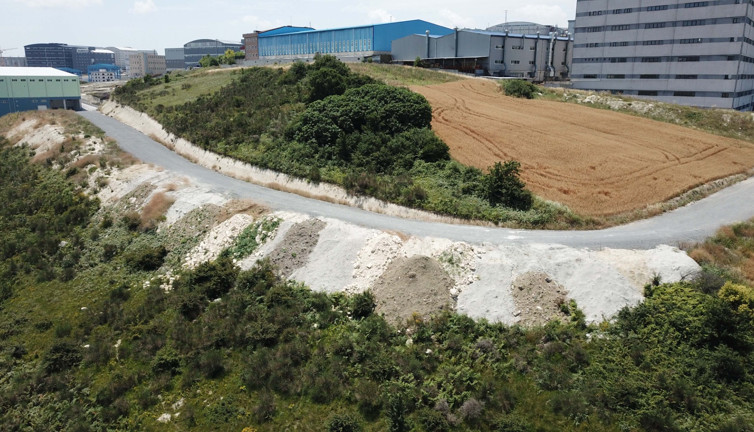 Hadımköy değil Hafriyatköy. Yollar moloz yığını doldu, araçlar geçemez oldu