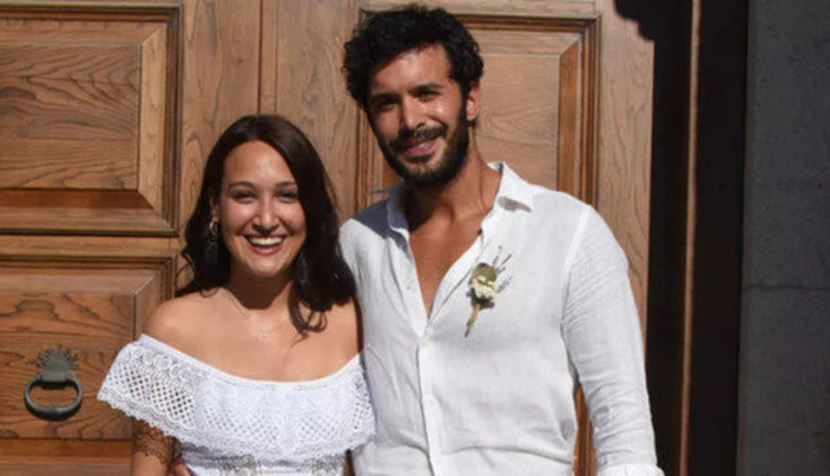 Gupse Özay'dan karnı burnunda paylaşım! Bebek göründü