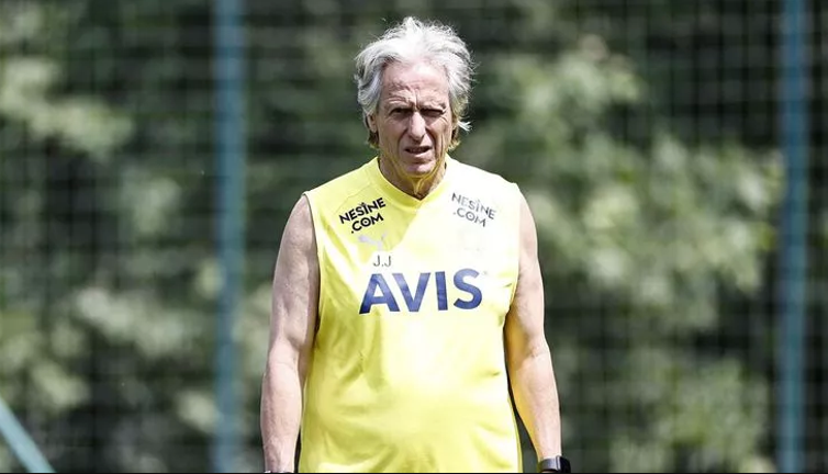 Fenerbahçe yabancı kontenjanına takıldı. Yeni sezonda istenmeyen 6 futbolcu bavulunu toplayacak