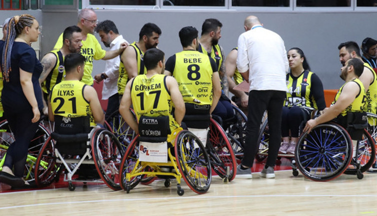 Fenerbahçe Gaziantep'i devirerek seride öne geçti