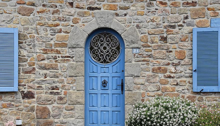 Ev kapısının boyası evin değerini nasıl arttırır? Bu renkleri seçerseniz eviniz 6500 dolar değerlenir