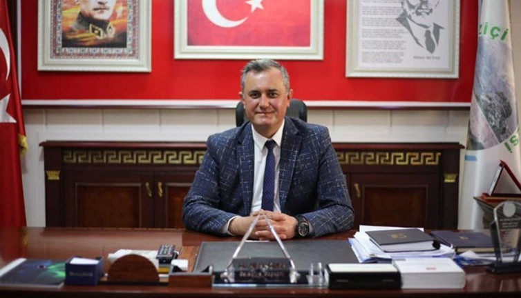 AKP'li Belediye Başkanı ilaçlama yapılmasını isteyen vatandaşı işinden ettirmekle tehdit etti. Mahalle kabadayısı gibi tehditler savruldu