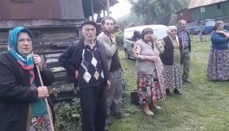 Gümeli Bölüklü yayla yolunda heyelan. 20 kişi yardım istedi