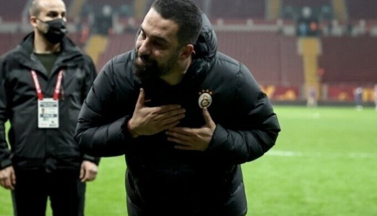 Arda Turan'a ilk teklif: Gel takımın başına geç
