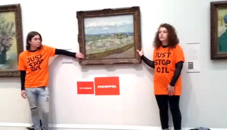 İklim aktivistleri ellerini 1889 tarihli Van Gogh tablosuna yapıştırdı