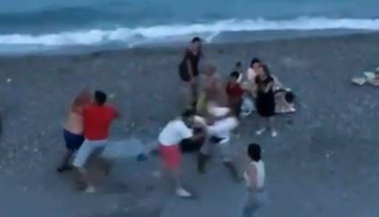 Konyaaltı Plajı ringe döndü