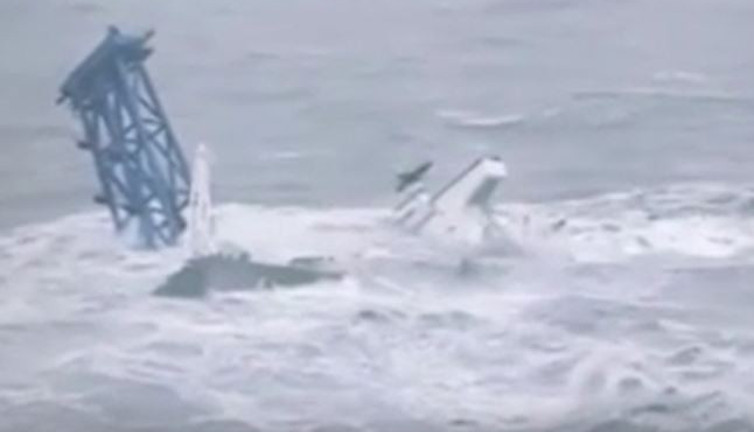 Hong Kong'ta gemi ikiye bölündü: Onlarca kişi kayıp