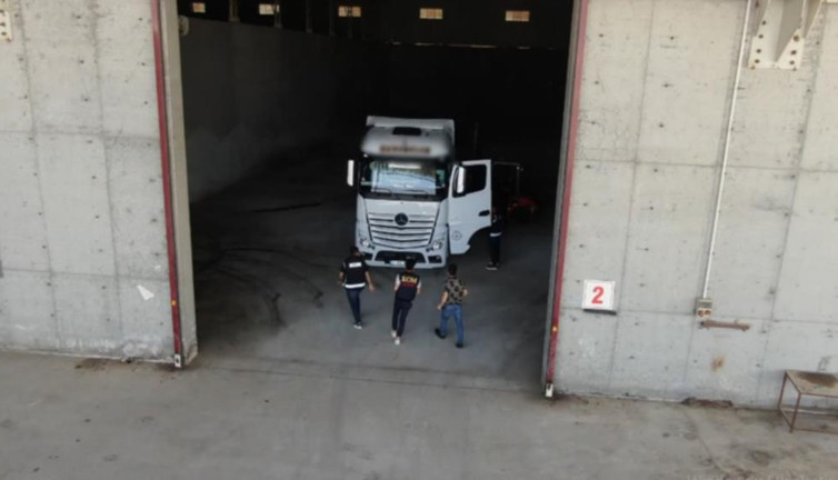 Polisten kaçak gübre baskını