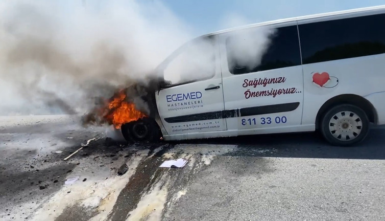 Araç yangını araziye sıçradı