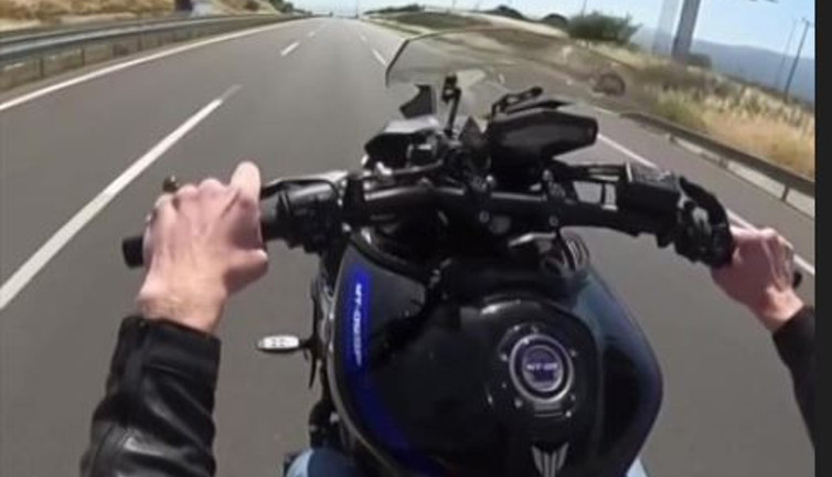 183 kilometre hızla tek teker gitti