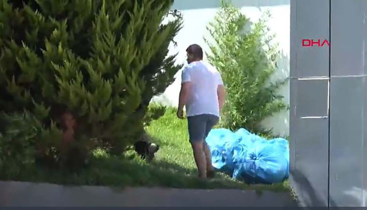 Dalgıça kapkaç şoku!