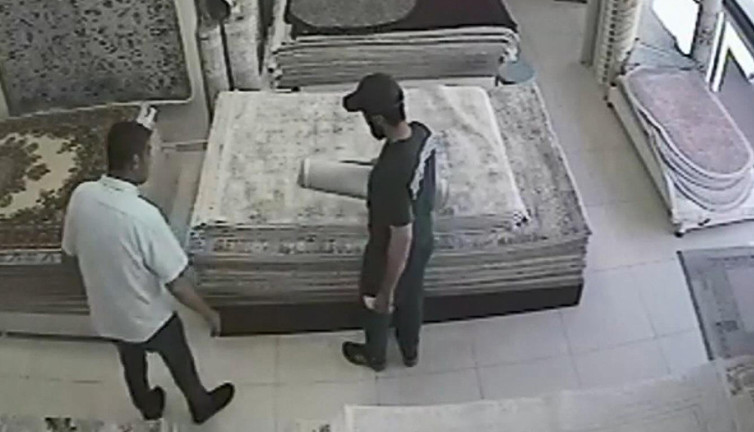 Sahte dolarla 500 liralık halı ve bin 100 lirayı alıp ortadan kayboldu