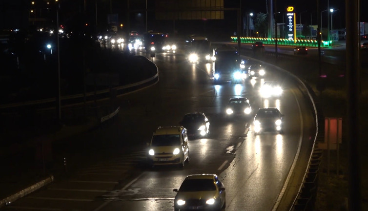 Tatilciler dönüşe geçti: 43 ilin geçiş güzergahında trafik yoğunluğu