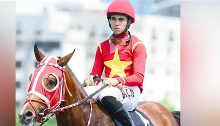 Genç apranti at yüzdürürken boğularak hayatını kaybetti