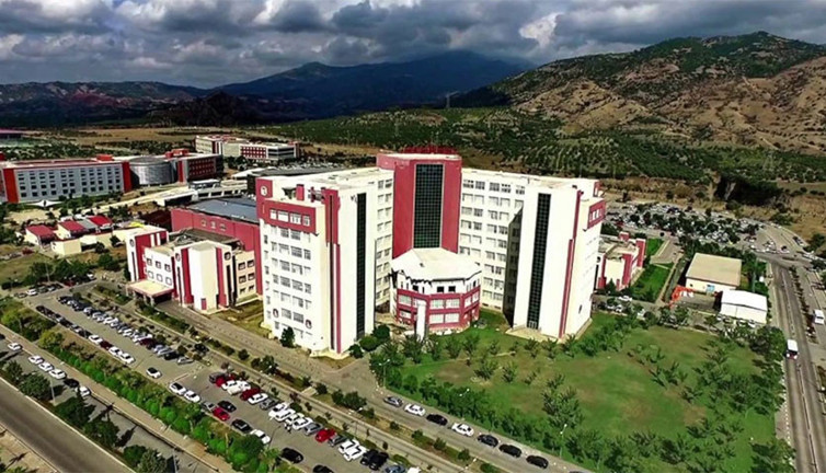 Bu bir liyakat cellatlığı haberidir. FETÖ soruşturması geçiren dekan kendi bölümünde eşini hoca yaptı