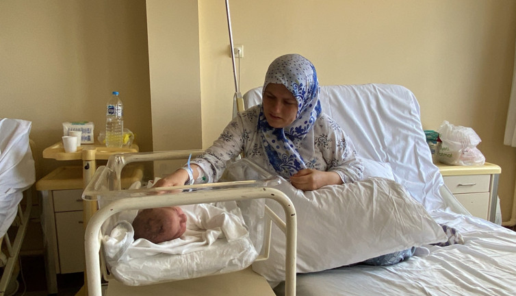 Doktorun kalk git dediğini iddia eden kadın evde doğum yaptı. Hastane açıklama yaptı