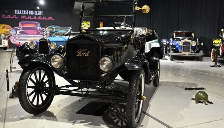 Otomobil tarihi Kıbrıs Araba Müzesi’nde